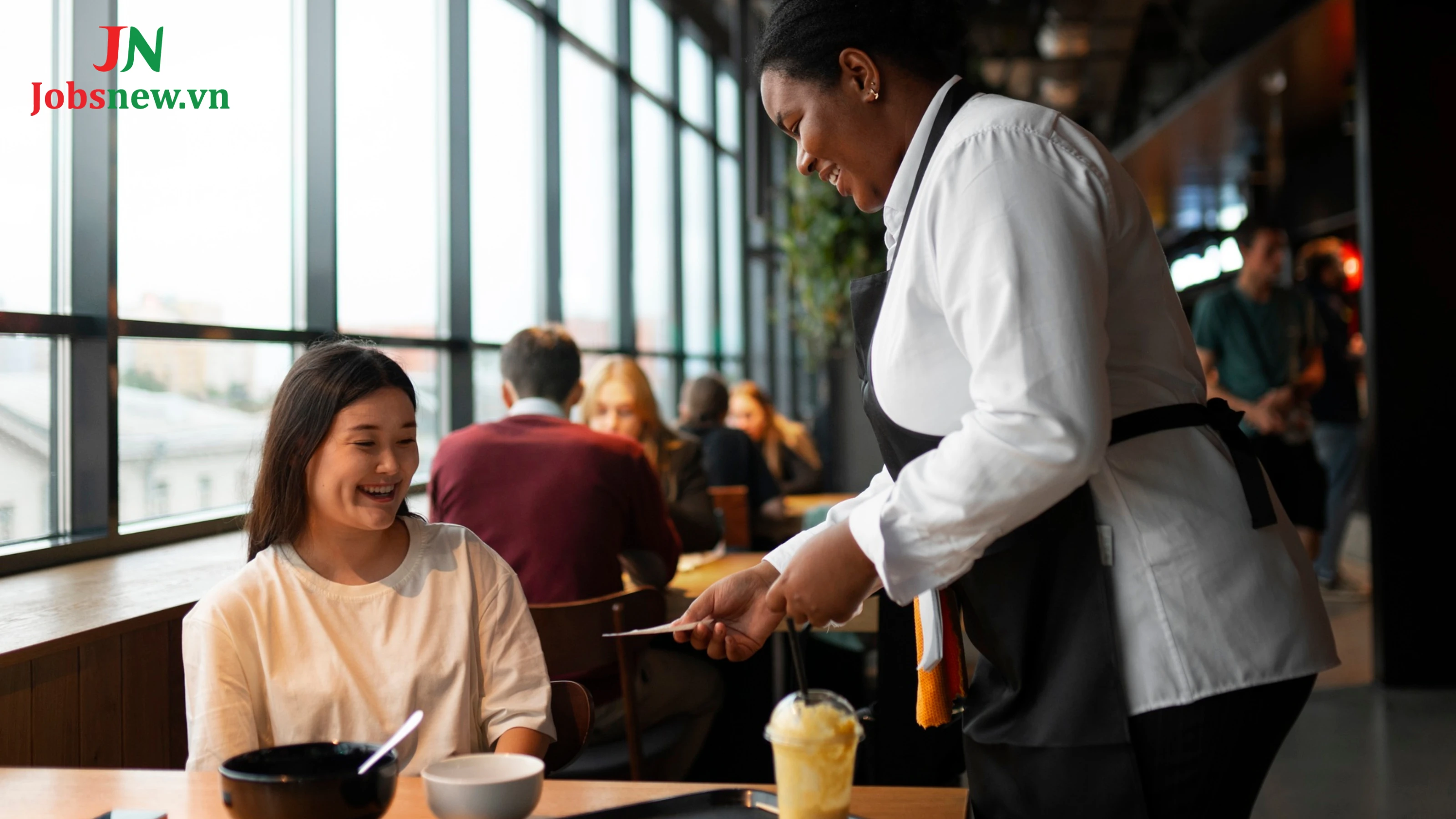 Nghiệp vụ là gì? Nâng cao kỹ năng nghiệp vụ trong 5 "Phút" Nghiệp vụ trong nhà hàng