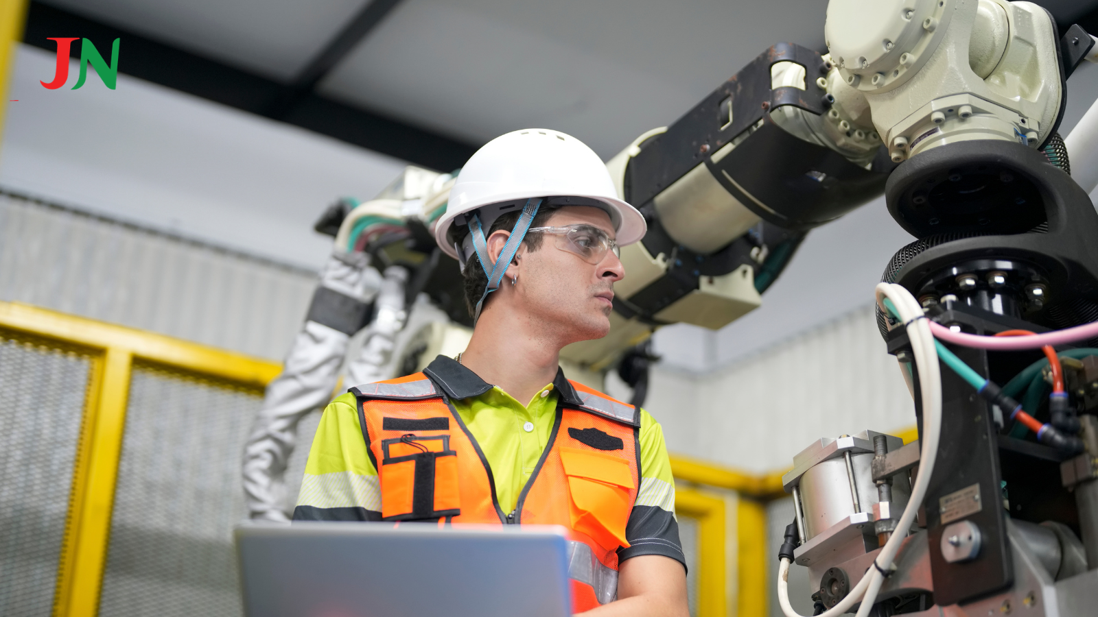 Ngành cơ khí gồm những nghề nào hot nhất 2026: cơ hội & mức lương kỹ sư cơ khí đỉnh cao! ANH WEB TS HUTECH 2026 02 27T155649.152