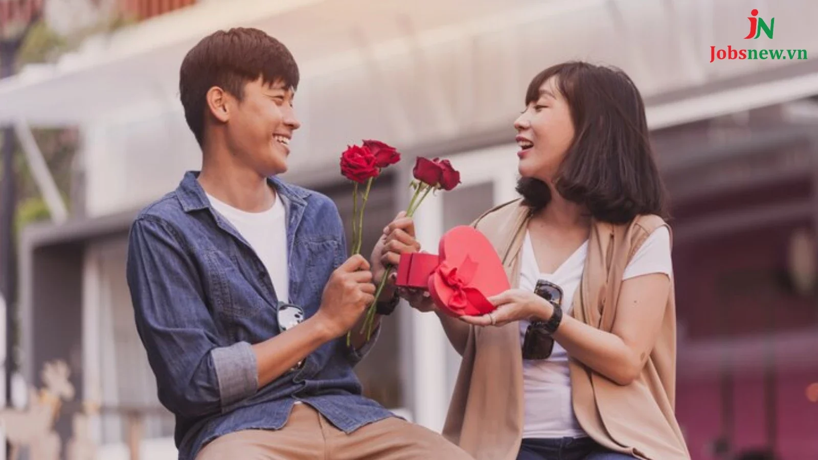 Khám Phá Vẻ Đẹp Của Thơ Tình Yêu: Từ Ngọt Ngào Đến Sâu Lắng